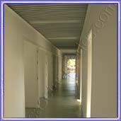 Conjunto modular prefabricado con divisiones interiores para oficinas 